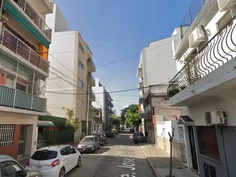 Cochera en Venta - 8mts2 - Monte Castro