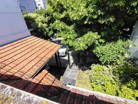 Casa de 3 amb. Jardín. Cochera. Terraza. Todo luz