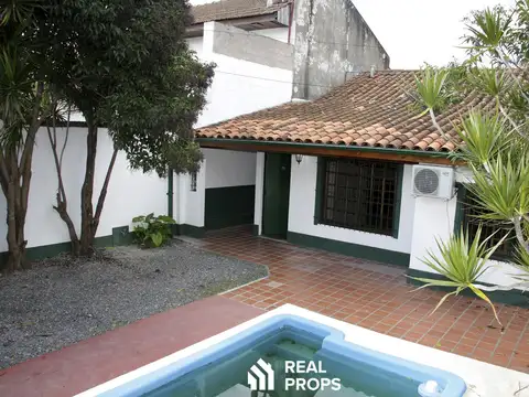 VENTA Casa 3 ambientes con Garage, Pileta, Parrilla y Dependencia en Villa Ballester
