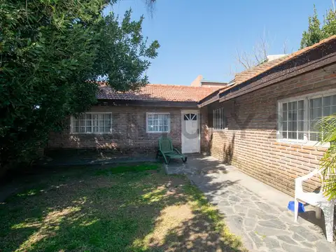 CASA EN VENTA EN LOS HORNOS 5 DORMITORIOS CON PARQUE PARRILLA QUINCHO
