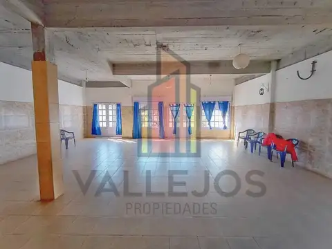 Local con parque | escritura | propiedad + fondo de comercio