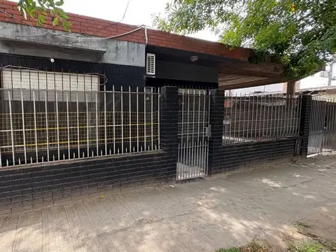 CASA EN VENTA 5 AMB EN SOLANO MAS MONOAMBIENTE