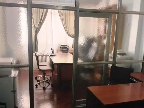 OFICINA SOBRE AV BELGRANO AL 1900 - IMPECABLE ESTADO!
