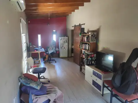 Casa 2 ambientes con 1 baño