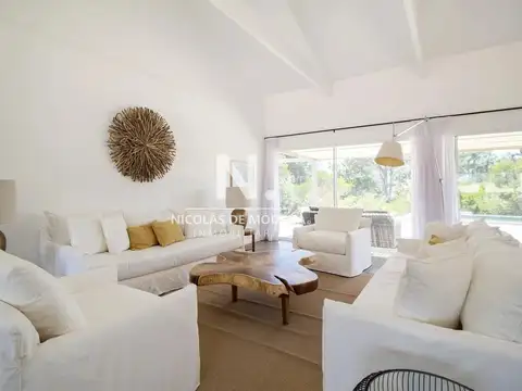 Casa 5 ambientes con 4 baños