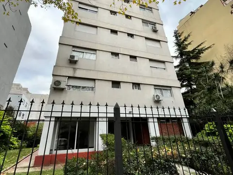 Muy Buen Departamento en venta en Flores.