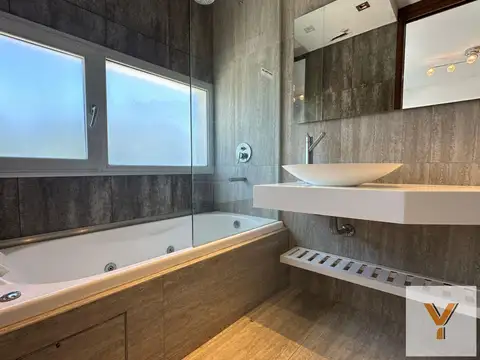 Casa en Venta - 5 Dormitorios 4 Baños - 1059mts2 - Carilo