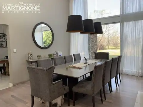 Casa en Venta con 6 cocheras