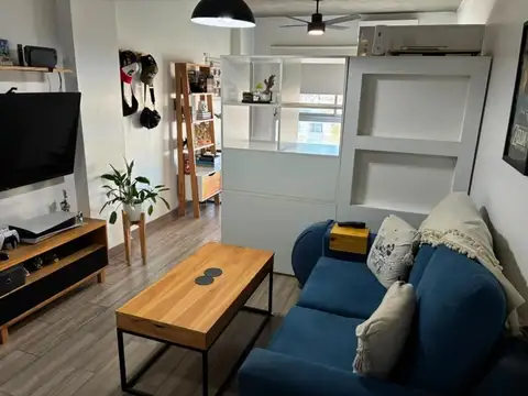 Venta de monoambiente divisible sobre av. Mitre Sarandi