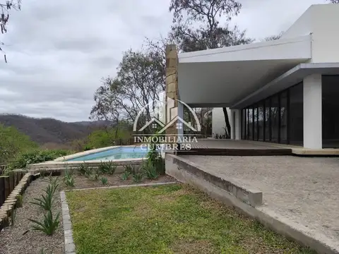 Casa 4 ambientes con 3 baños
