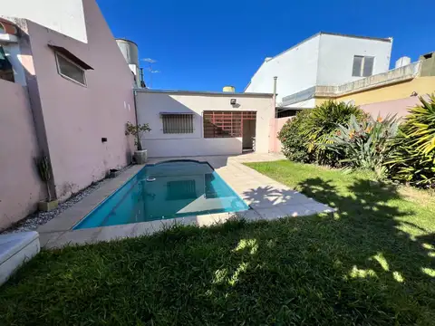CASA 180 m2 2D PATIO Y PILETA APTA CREDITO