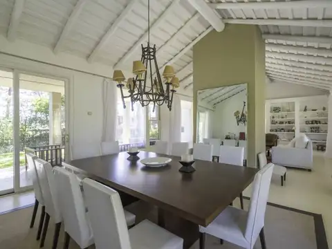 Casa en venta de 5 dormitorios en Laguna Blanca 100