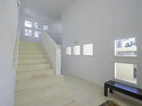 Casa en venta de 5 dormitorios en Laguna Blanca