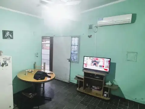 Casa 2 ambientes con 1 baño