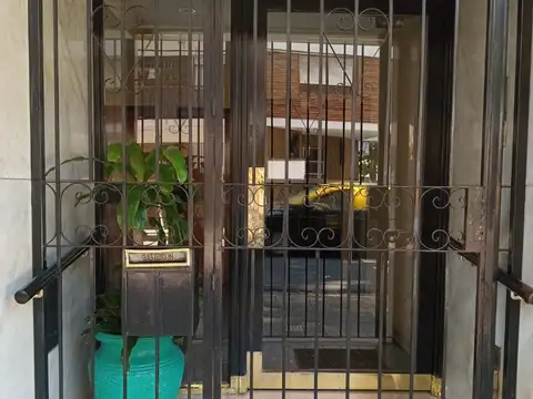 Floresta Amplios 2 ambientes con Balcon