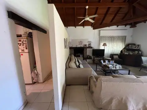 Casa 3 ambientes con 2 baños