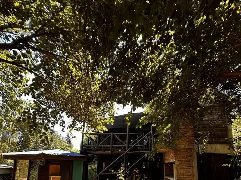 Casa 8 ambientes con 4 baños