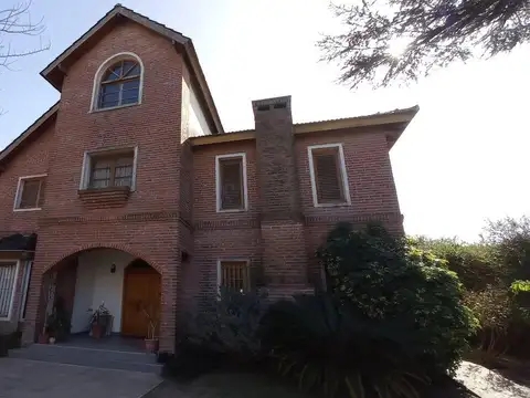 Casa 6 ambientes en venta en Ituzaingo