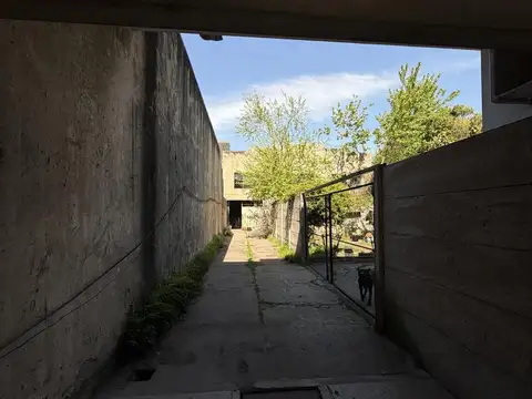 Venta galpón en Villa Dominico