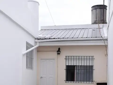 CASA PH AL FONDO EN QUILMES SUR U$S 45.000.-