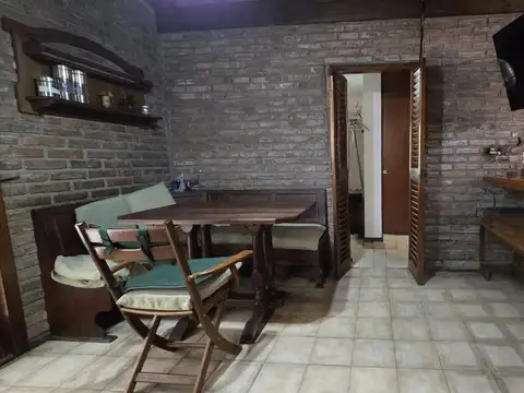 Casa 6 ambientes con 4 baños