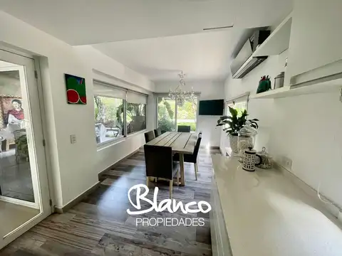 Casa en Venta con 4 cocheras