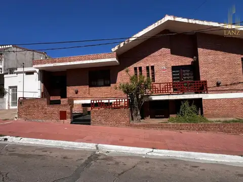 Casa con dos locales en Venta / Alquiler - San Vicente