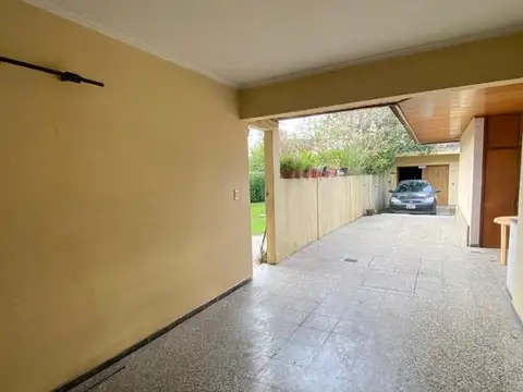 Casa en Venta con 5 cocheras