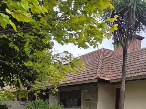 Venta Casa 7 ambientes Longchamps