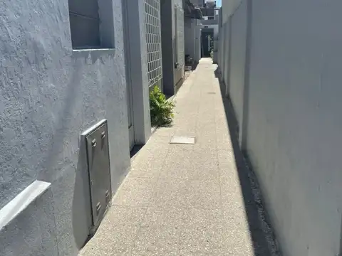 JULIAN PEREZ Nº 731 P.B 3 E/ CORDOBA Y CURUPAYTI