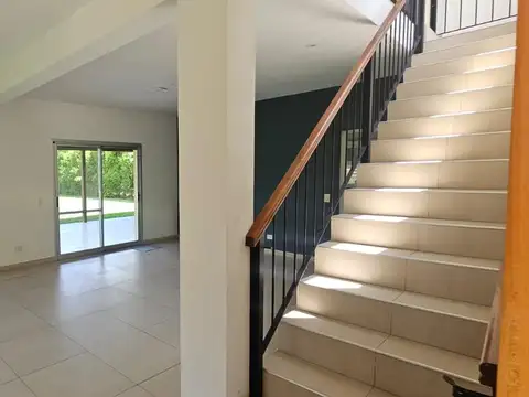 Casa 5 ambientes con 4 baños