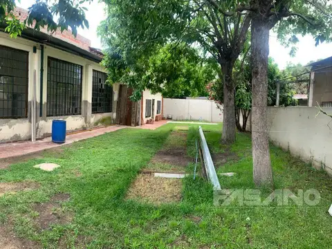 Casa 11 ambientes con 4 baños