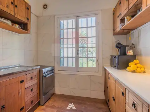 Casa en Venta con 3 cocheras