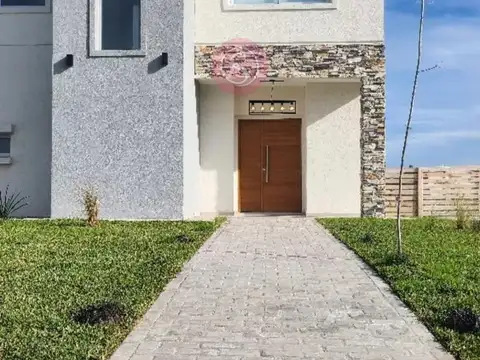 Casa 4 ambientes con 3 baños