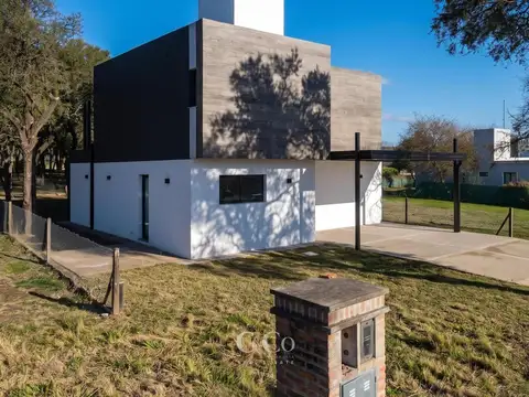 Casa 7 ambientes con 3 baños