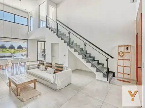 Casa en Venta en El Canton, USD 450.000