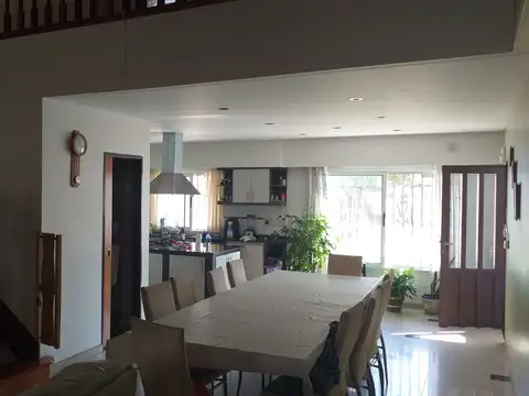 Casa 4 ambientes con 3 baños