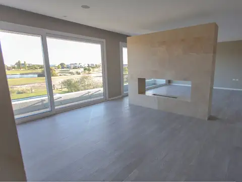 Casa en Alquiler con 1 cochera