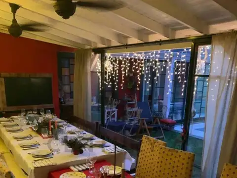 Casa 7 ambientes con 3 baños
