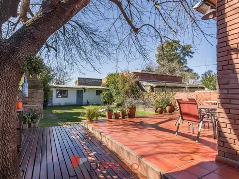 Casa en Venta con 2 cocheras