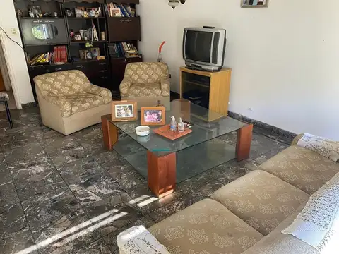 Casa en Alquiler en Ramos Mejía, $ 1.350.000
