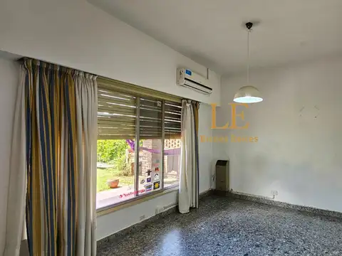 Casa en Venta con 3 cocheras