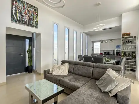 Casa en Alquiler en Countries y Barrios Cerrados en Escobar, USD 1.250