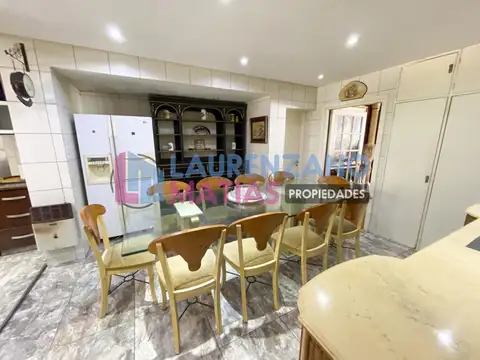 Casa 5 ambientes con 4 baños