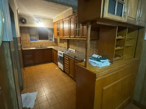 Cuevas 3800, Piso 1