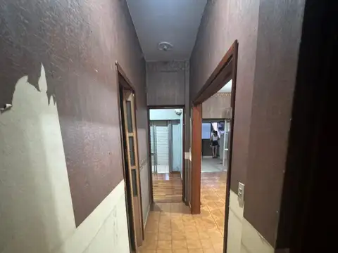 Cuevas 3800, Piso 1
