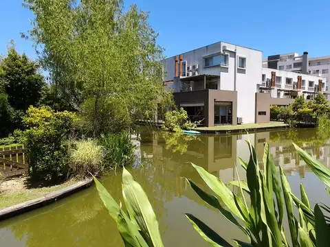 Venta Depto PB con jardin al agua 2 Amb Sendero Nordelta