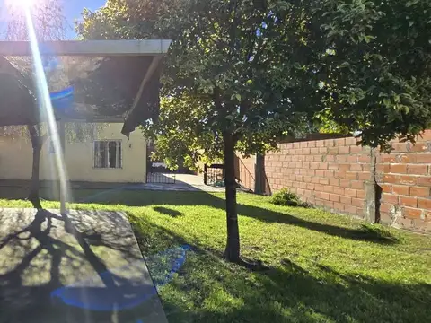 Venta Casa 1 dormitorio, parque Barrio Los Pinos 1