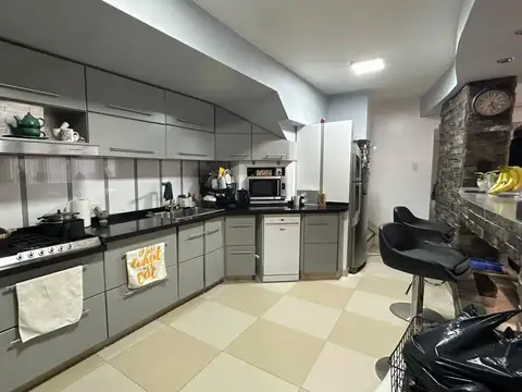 Casa en Venta con 4 cocheras