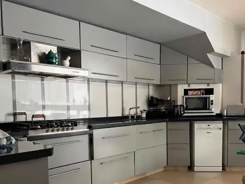 Casa en Venta con 4 cocheras